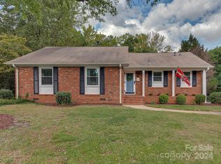1413 Edgewater Dr, Charlotte, NC 28210