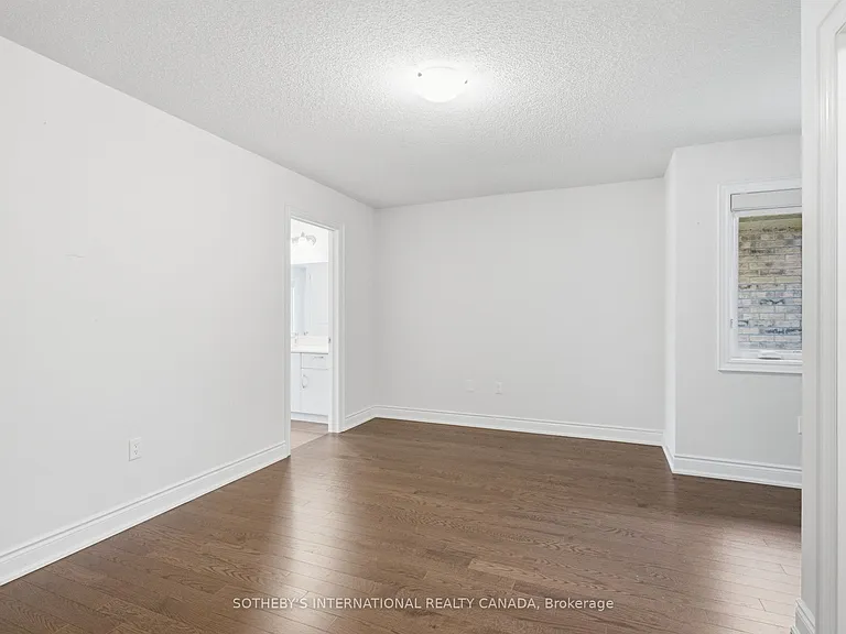 32 Bermondsey Way — Photo 24