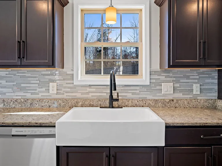 1385 Sussex Dr — Photo 13
