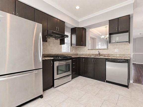 3rd image of 9451 Granville Ave #5