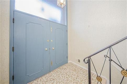 5th image of 2722 Roseland Dr