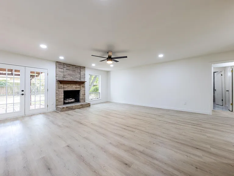 7601 W Gate Blvd — Photo 2
