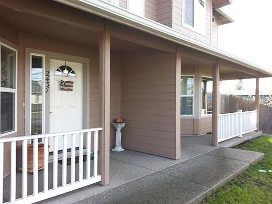 2nd image of 2437 Redwood Ave
