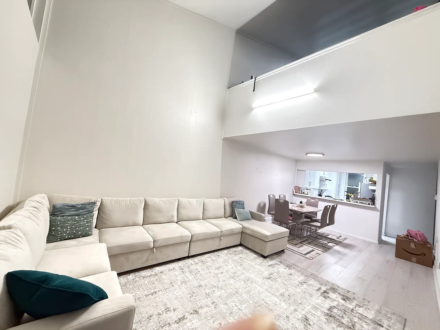 2 bed, 1.5 bath, 1060 sqft, $2,700 — Photo 4
