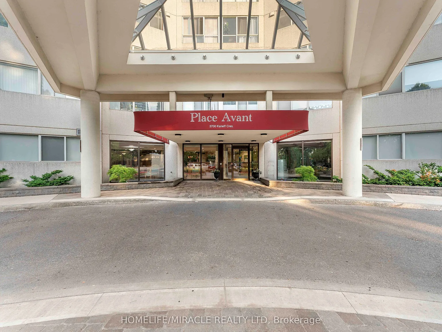 3 bed, $3,000 — Photo 2