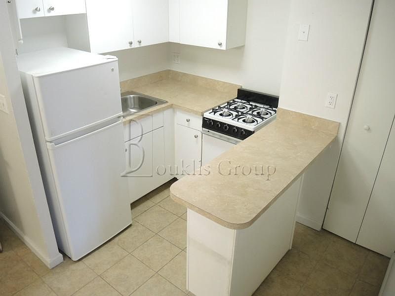 2nd image of 33 Gold St APT 523
