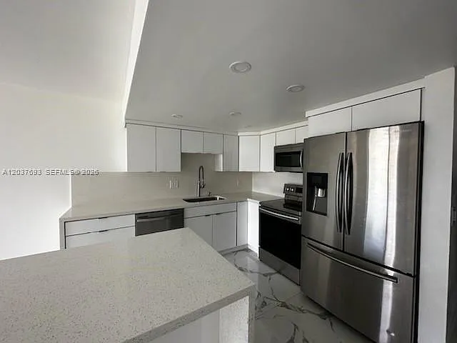 8307 SW 142nd Ave #F301 — Photo 4