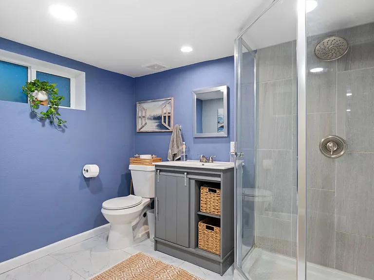 135 S Hooker St — Photo 16