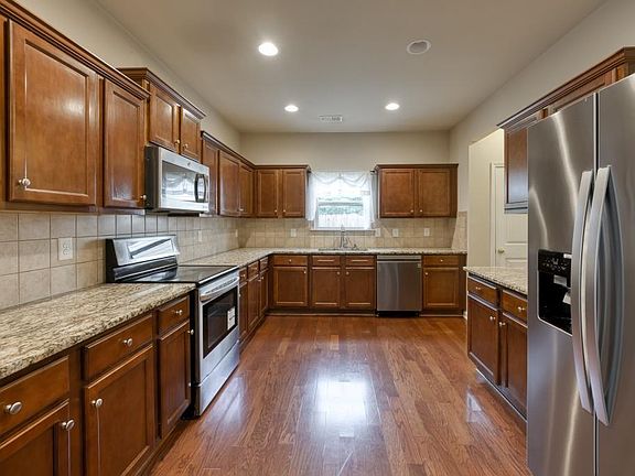 2nd image of 1419 Wilford Dr