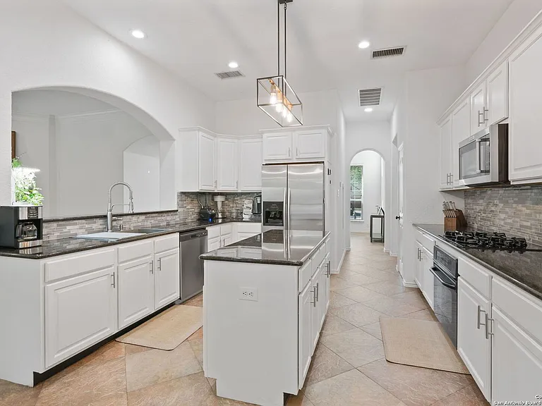 614 Cypress Trl — Photo 7