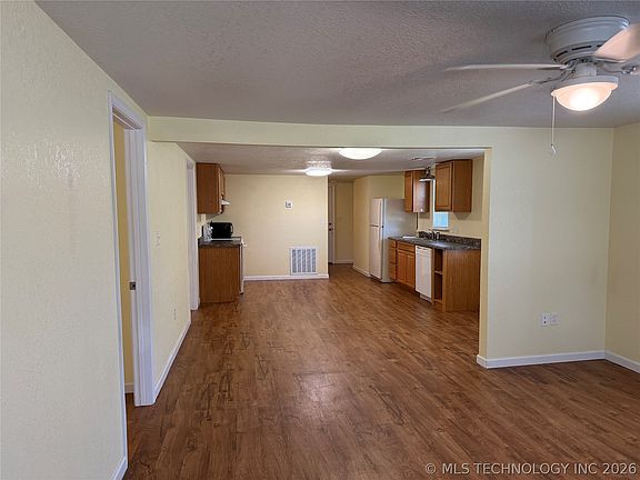 5th image of 415 S 12th St