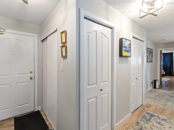 17447 98a Ave NW #329, Edmonton, AB T5T 6M4