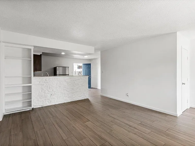 1904 Hearthstone Dr #101 — Photo 1