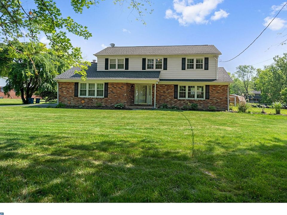 1st image of 223 Caravel Dr