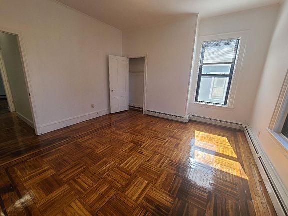 3rd image of 38 Brighton St Floor 2