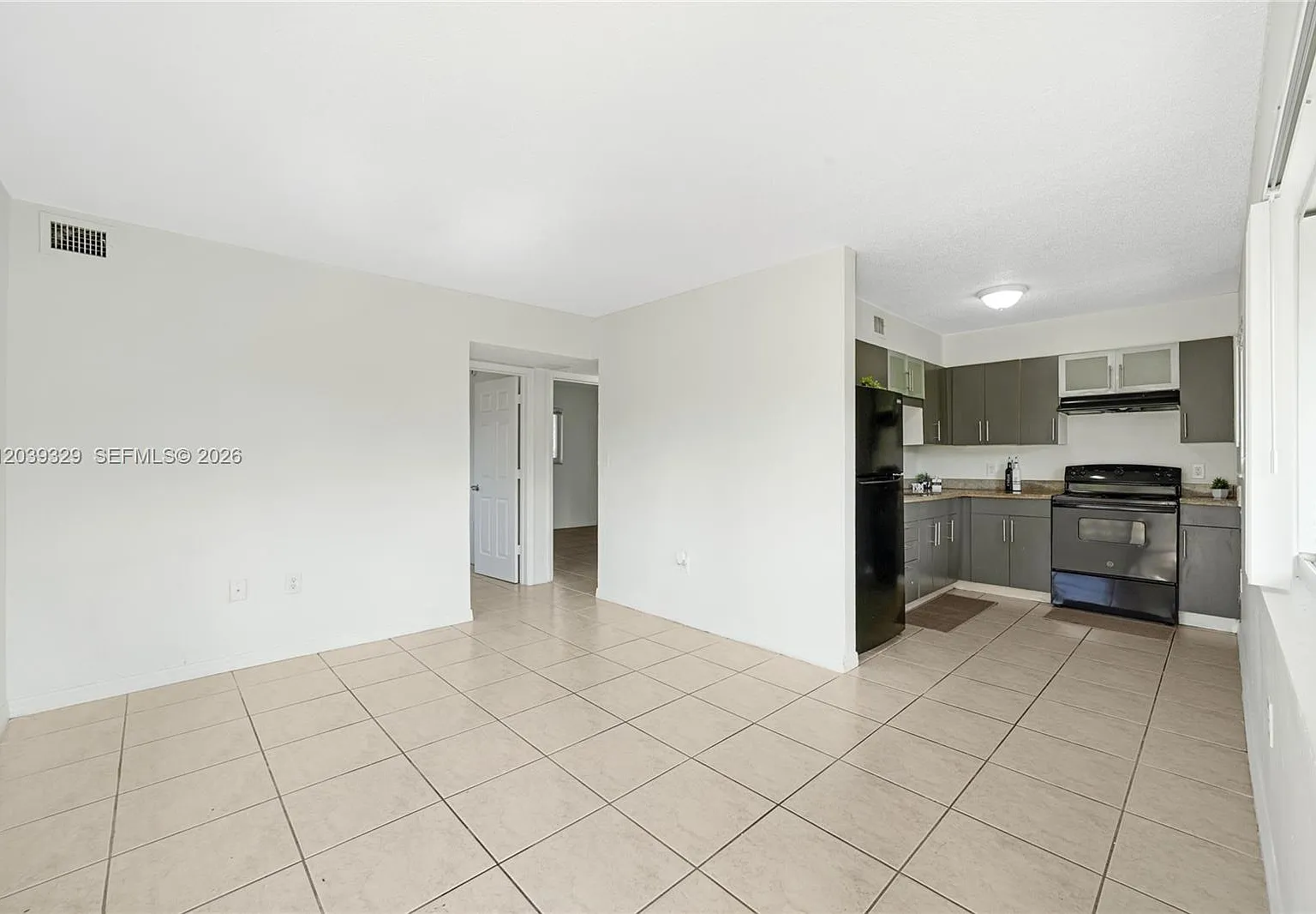 2 bed, 1.0 bath, 660 sqft, $1,650 — Photo 3