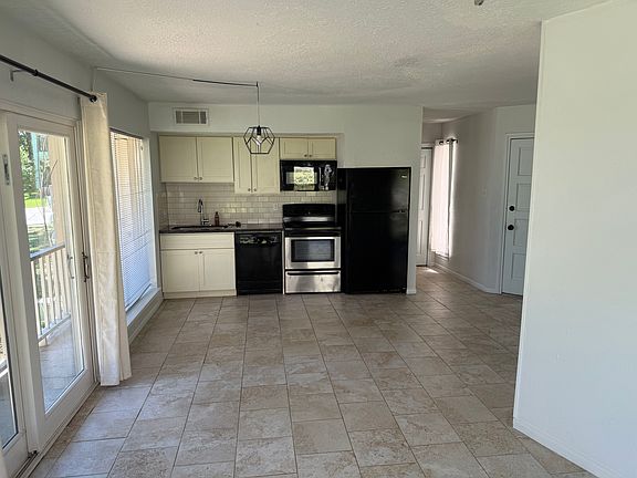 3rd image of 1406 April Villas #A