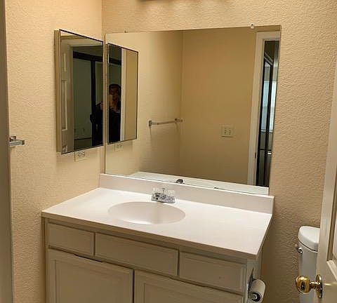 5th image of 639 Abbot Ave #639