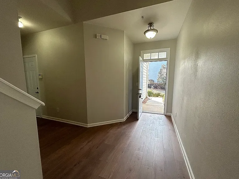 189 Ridgemont Rd — Photo 2