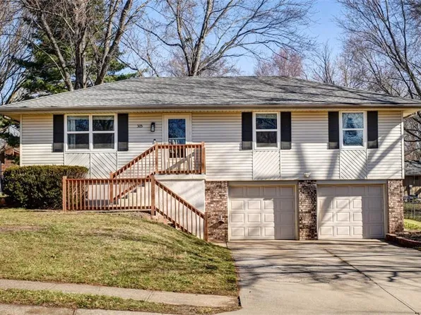 305 SW Blarney Ct, Blue Springs, MO 64014