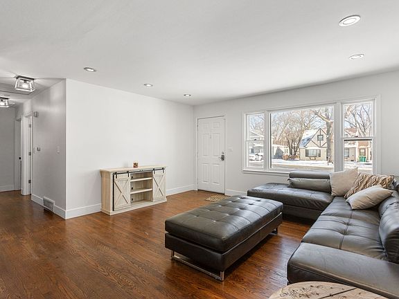2nd image of 310 N La Londe Ave