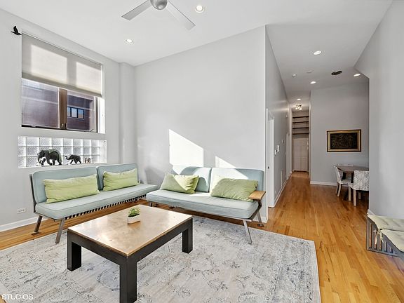 5th image of 1000 N Wolcott Ave #1