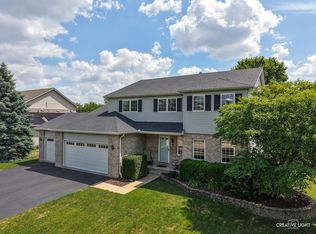 210 Fox Chase Dr N, Oswego, IL 60543