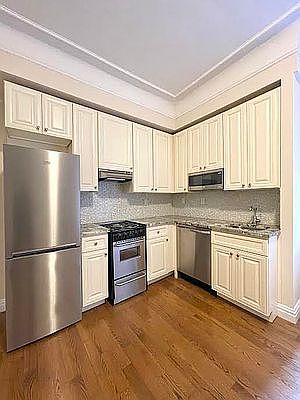 4th image of 2350 Broadway #242A