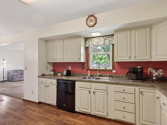 5th image of 419 MILLER AVENUE
