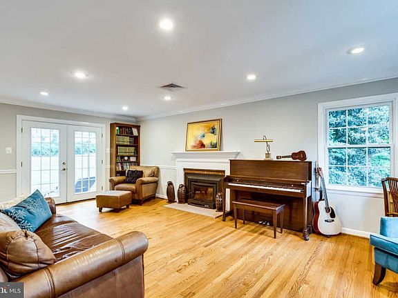 5th image of 10713 Dudley Ct