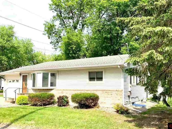 1032 Quincy St, North Mankato, MN 56003