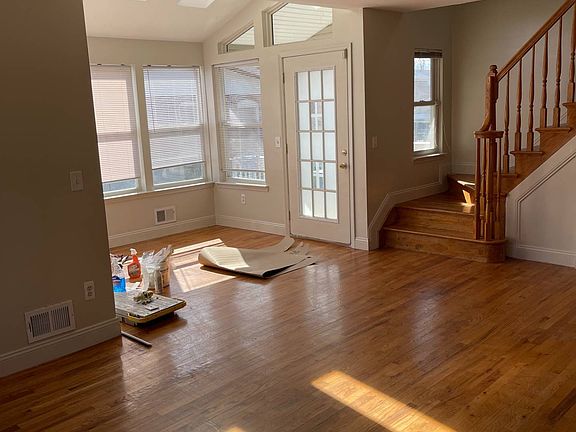 3rd image of 506 New Dorp Ln