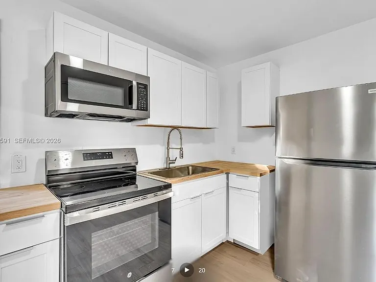 709 SW 4th Ct #17 — Photo 5