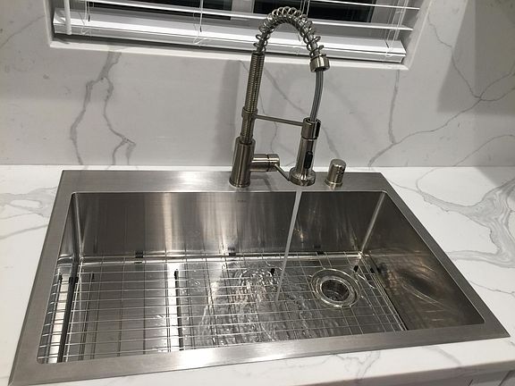 3rd image of 2225 Ocean Park Blvd #3
