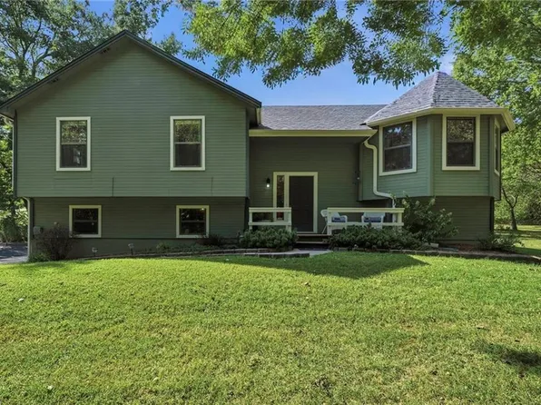 21820 S Martha Rd, Peculiar, MO 64078
