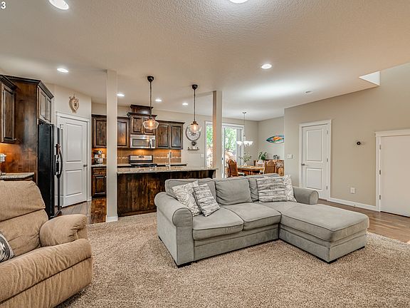 5th image of 6107 NE 57th Pl
