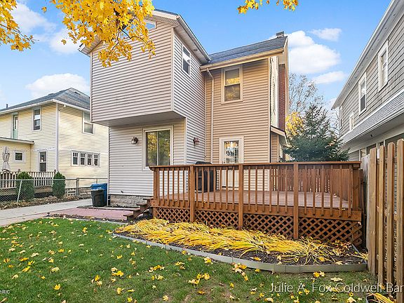 4th image of 2031 Wealthy St SE