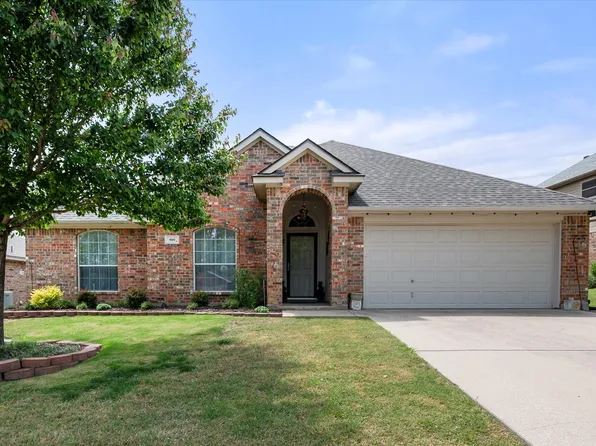 909 Mesquite Dr, Burleson, TX 76028
