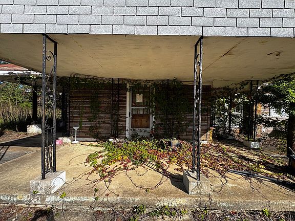 32nd image of 2210 N Hurricane Creek Rd
