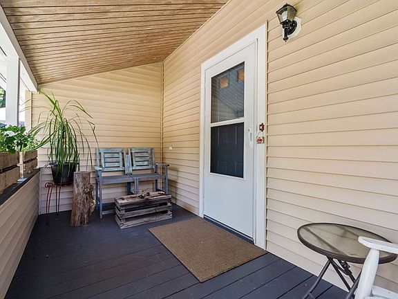 3rd image of 18 Lodge Rd