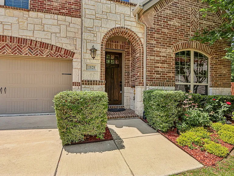 1828 Houghton Dr — Photo 58