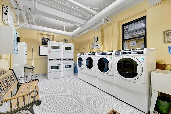 Sold by REMAX Elite | media 28