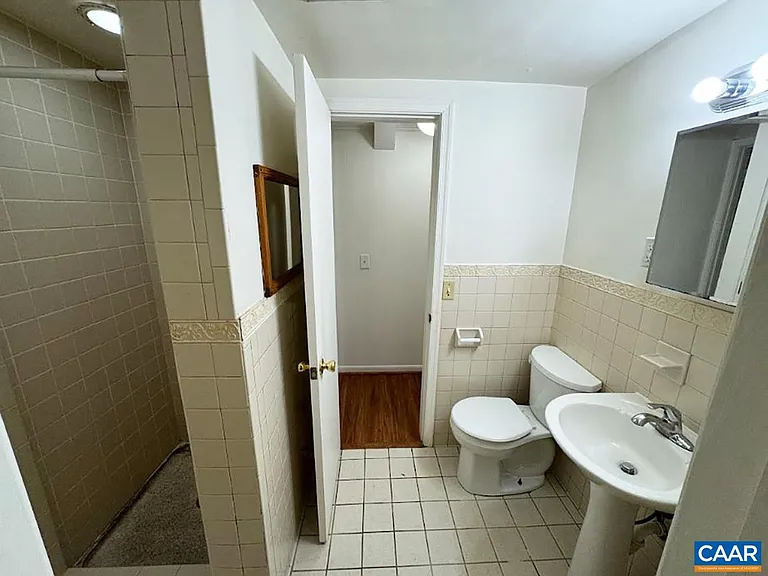 1101 Grove St #B — Photo 8