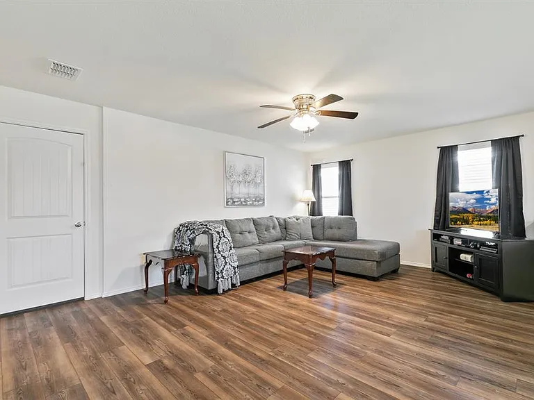 720 Autumnwood Way — Photo 6