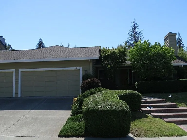 1245 Crown Ct — Photo 1