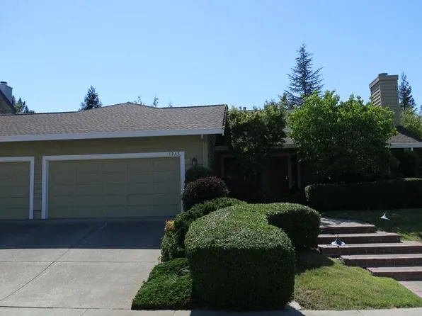 1245 Crown Ct, Walnut Creek, CA 94597