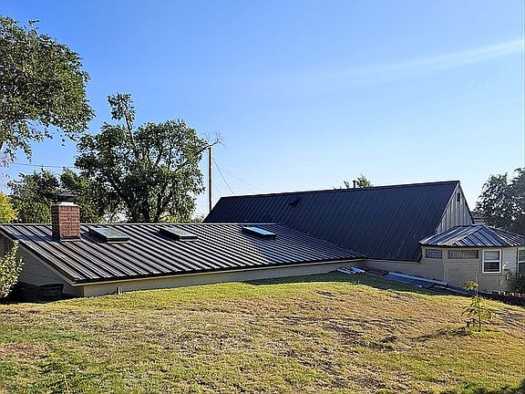 2nd image of 1310 Skyline Dr