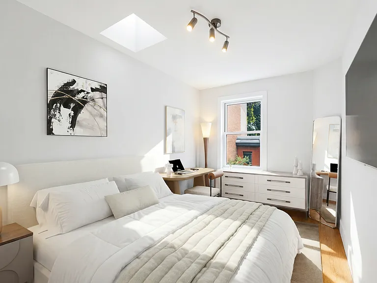 112 W 15th St #2 — Photo 4