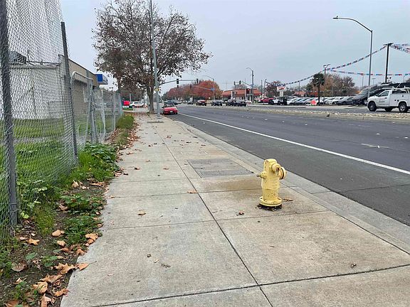 4th image of 508 W Grant Line Rd