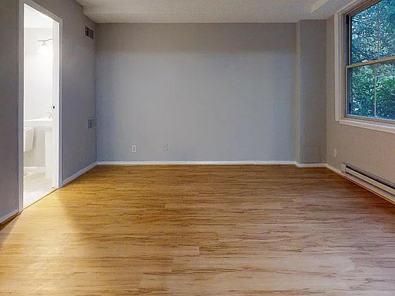 5th image of 2030 N Adams St APT 402
